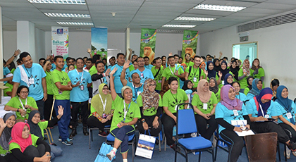 Senai Airport Team Up to Clean Up